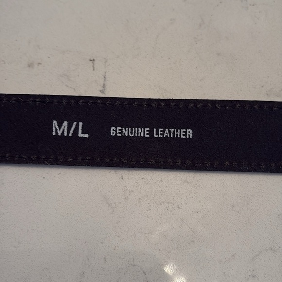 Elegant Brown Leather Belt - Picture 2 of 5